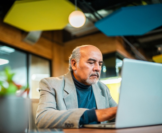 ecommerce website content management system for unimar man on computer